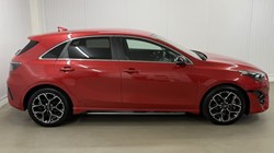 2024 (24) KIA CEED 1.5T GDi ISG 138 GT-Line 5dr 5645970