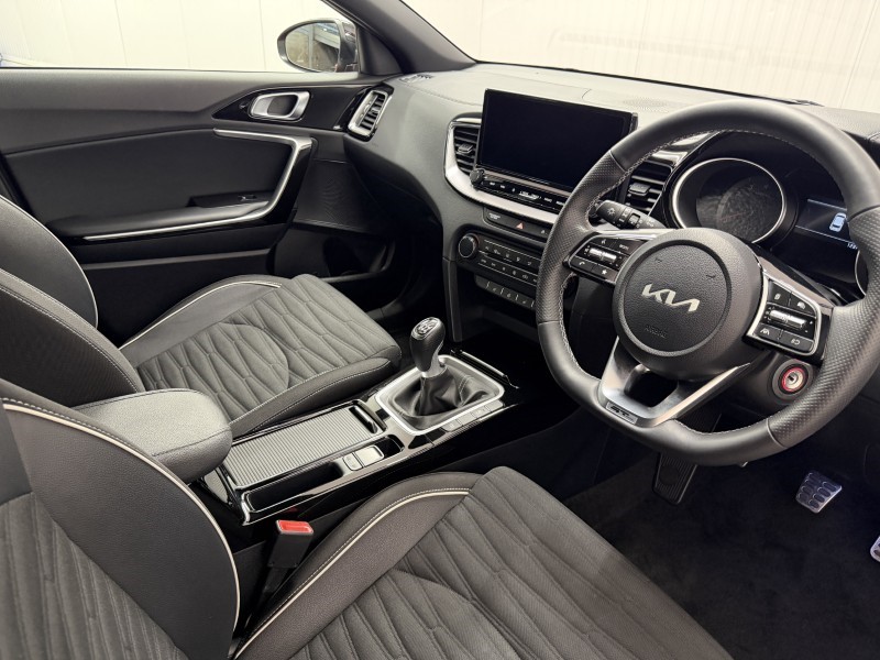 2024 (24) KIA CEED 1.5T GDi ISG 138 GT-Line 5dr 5645949