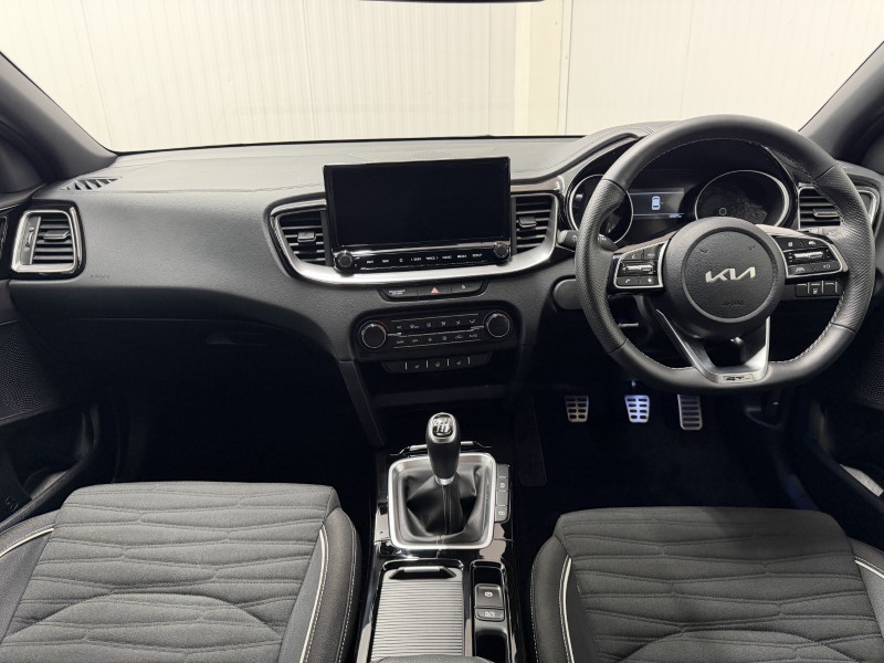 2024 (24) KIA CEED 1.5T GDi ISG 138 GT-Line 5dr 5645947