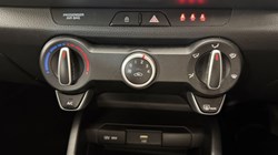 2023 (23) KIA STONIC 1.0T GDi 99 2 5dr 5653050