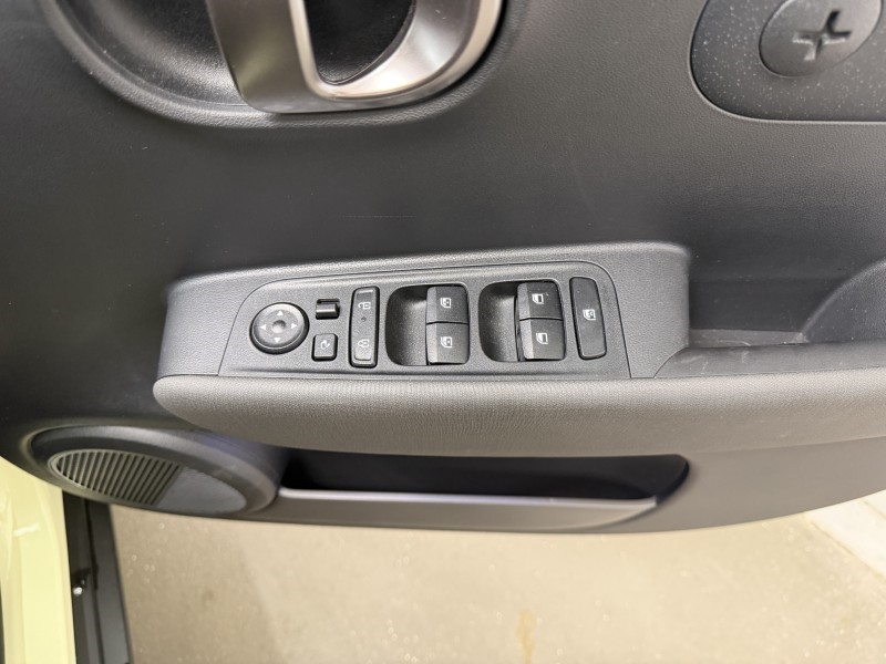 2025 (75) HYUNDAI INSTER 85kW 02 49kWh 5dr Auto 5707168