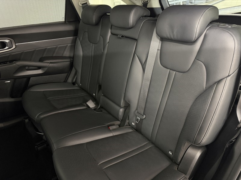 2025 (74) KIA SORENTO 1.6 T-GDi HEV 3 5dr Auto 5701764