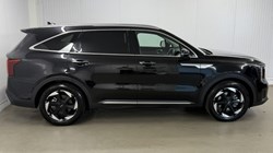 2025 (74) KIA SORENTO 1.6 T-GDi HEV 3 5dr Auto 5701797