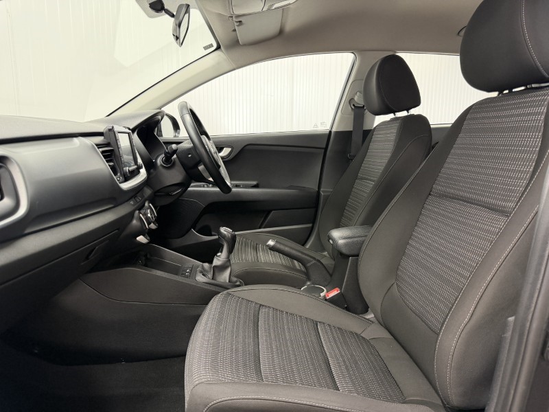2020 (20) KIA STONIC 1.0T GDi 2 5dr 5856405