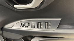 2020 (20) KIA STONIC 1.0T GDi 2 5dr 5856411