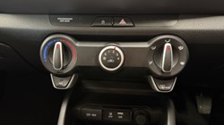 2020 (20) KIA STONIC 1.0T GDi 2 5dr 5856417