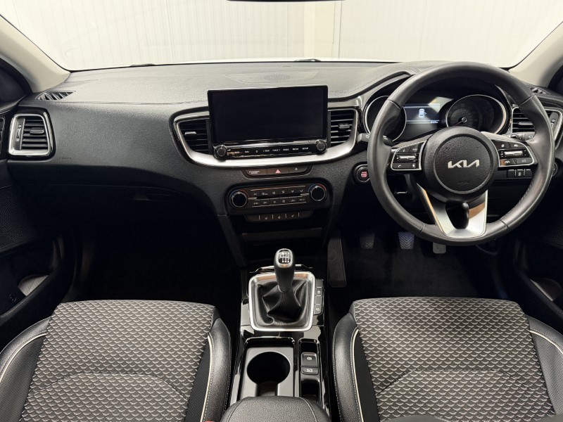 2025 (25) KIA XCEED 1.5T GDi ISG 138 3 5dr 5905838