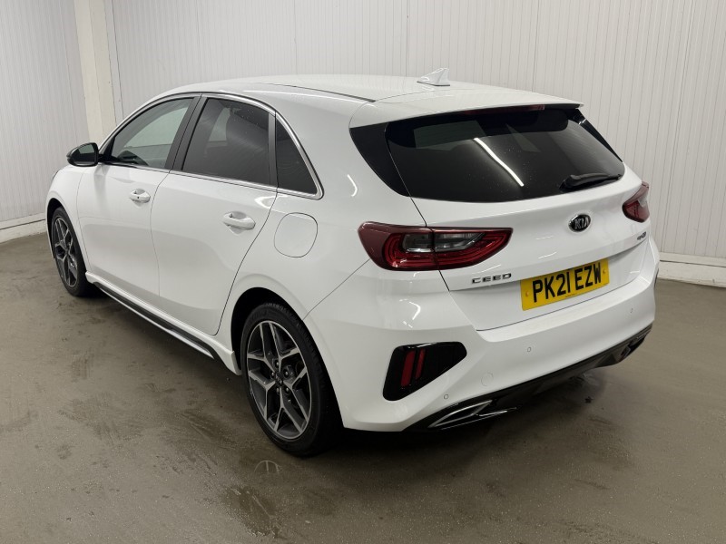 2021 (21) KIA CEED 1.5T GDi ISG GT-Line 5dr 5960126