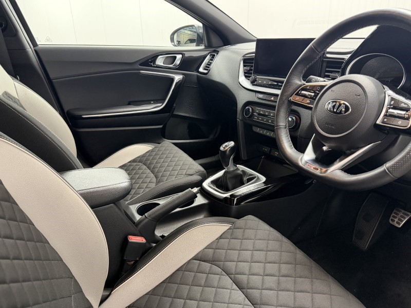 2021 (21) KIA CEED 1.5T GDi ISG GT-Line 5dr 5960095