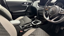 2021 (21) KIA CEED 1.5T GDi ISG GT-Line 5dr 5960095