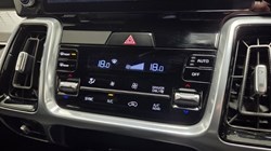 2023 (73) KIA SORENTO 1.6 T-GDi HEV Edition 5dr Auto 5989497