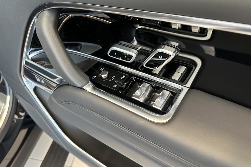  LAND ROVER RANGE ROVER 3.0 P460e HSE 4dr Auto 4099459