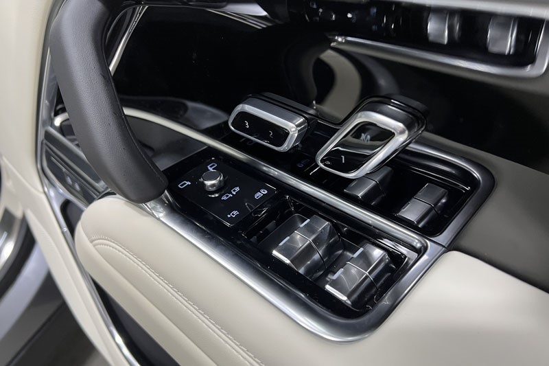  LAND ROVER RANGE ROVER 3.0 D350 SE 4dr Auto 4659073