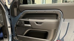 LAND ROVER DEFENDER 3.0 D250 X-Dynamic SE 90 3dr Auto 4852762