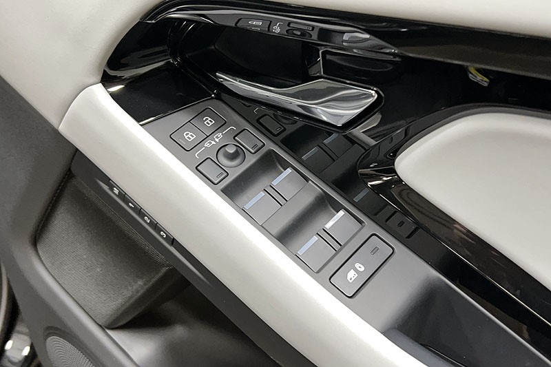  LAND ROVER RANGE ROVER EVOQUE 1.5 P270e Dynamic SE 5dr Auto 5095751