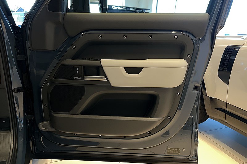  LAND ROVER DEFENDER 3.0 D350 X-Dynamic HSE 110 5dr Auto 5090909