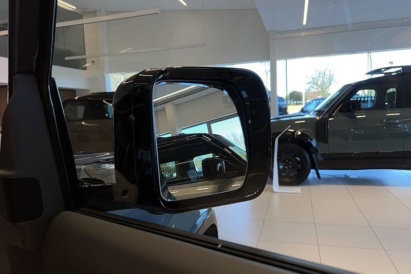  LAND ROVER DEFENDER 3.0 D350 X-Dynamic HSE 110 5dr Auto 5090913