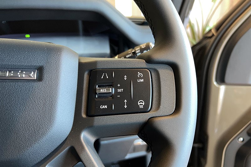  LAND ROVER DEFENDER 3.0 D250 X-Dynamic SE 110 5dr Auto 5071761