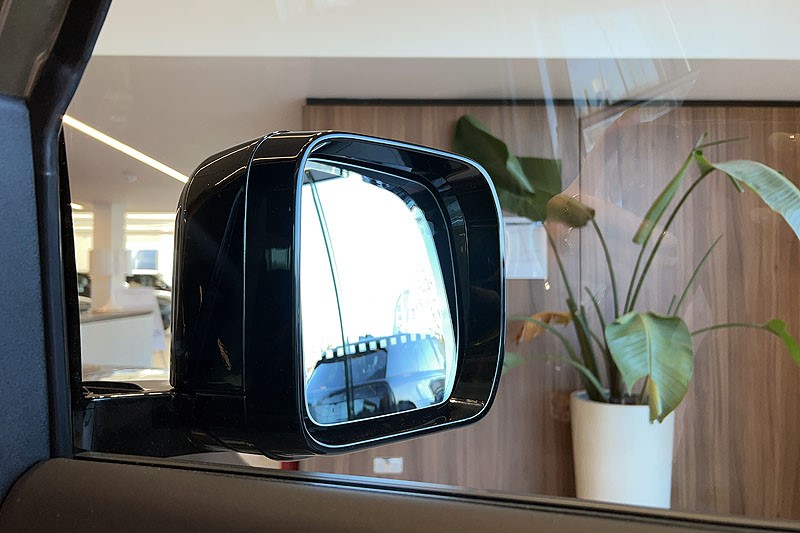  LAND ROVER DEFENDER 3.0 D250 X-Dynamic SE 110 5dr Auto 5071755