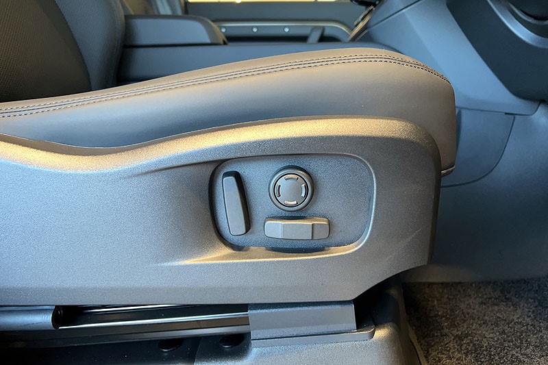  LAND ROVER DEFENDER 3.0 D250 X-Dynamic SE 110 5dr Auto 5071756