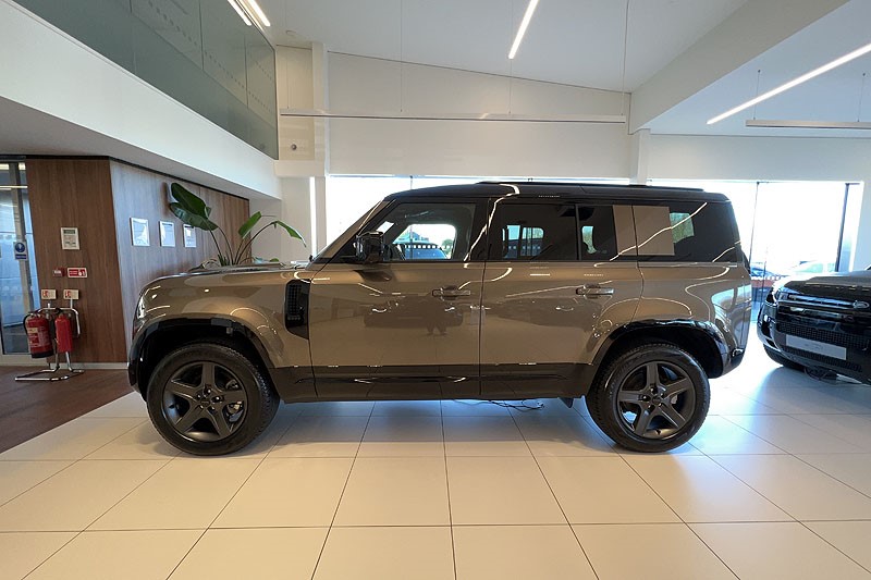  LAND ROVER DEFENDER 3.0 D250 X-Dynamic SE 110 5dr Auto 5071744