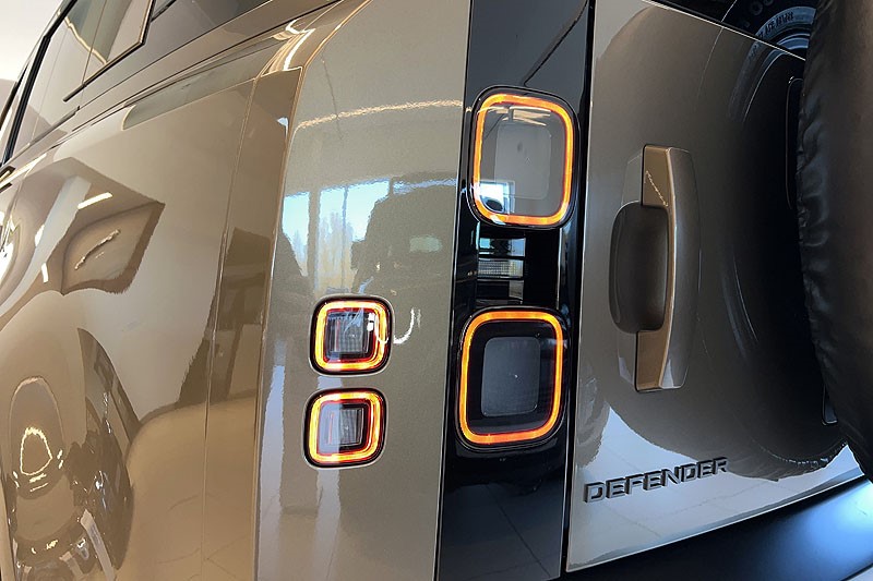  LAND ROVER DEFENDER 3.0 D250 X-Dynamic SE 110 5dr Auto 5071773