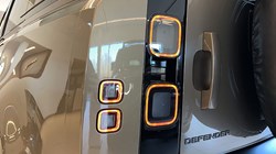 LAND ROVER DEFENDER 3.0 D250 X-Dynamic SE 110 5dr Auto 5071773