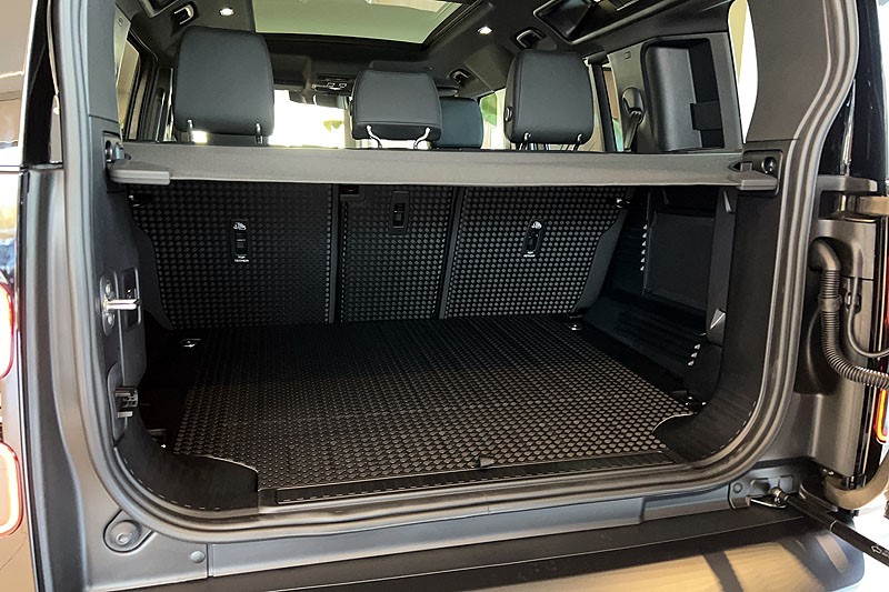  LAND ROVER DEFENDER 3.0 D250 X-Dynamic SE 110 5dr Auto 5071772