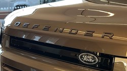 LAND ROVER DEFENDER 3.0 D250 X-Dynamic SE 110 5dr Auto 5071780
