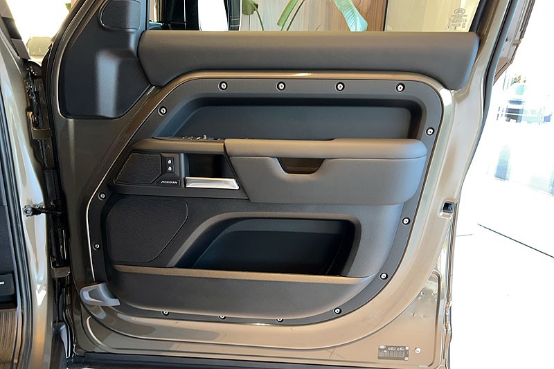  LAND ROVER DEFENDER 3.0 D250 X-Dynamic SE 110 5dr Auto 5071752