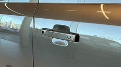 LAND ROVER DEFENDER 3.0 D250 X-Dynamic SE 110 5dr Auto 5071777