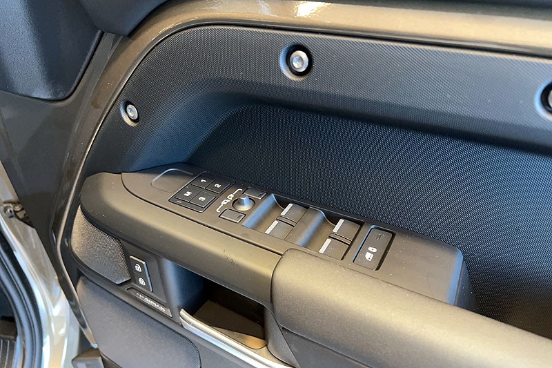  LAND ROVER DEFENDER 3.0 D250 X-Dynamic SE 110 5dr Auto 5071754