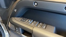 LAND ROVER DEFENDER 3.0 D250 X-Dynamic SE 110 5dr Auto 5071754