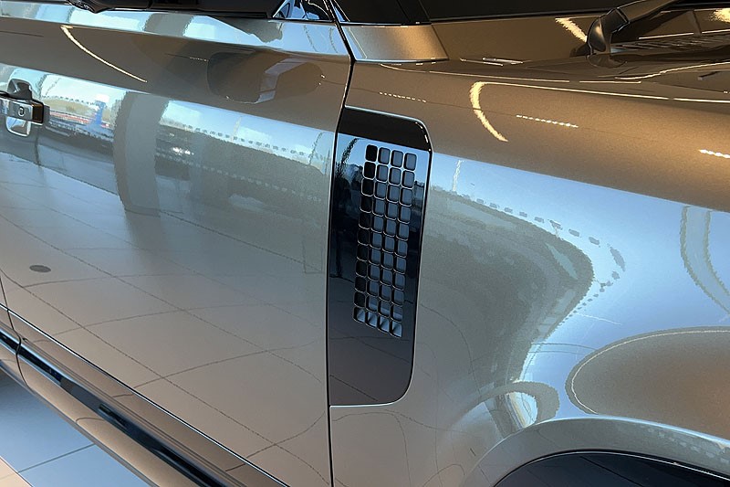  LAND ROVER DEFENDER 3.0 D250 X-Dynamic SE 110 5dr Auto 5071778