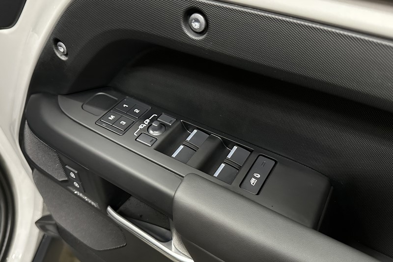  LAND ROVER DEFENDER 3.0 D350 X-Dynamic HSE 110 5dr Auto 4975233