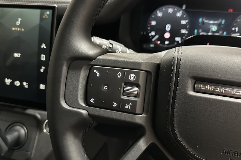 LAND ROVER DEFENDER 3.0 D350 X-Dynamic HSE 110 5dr Auto 4975239