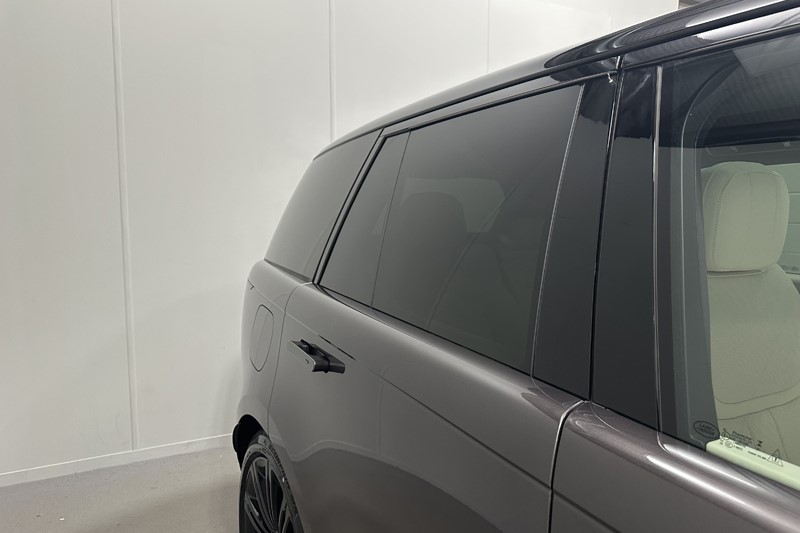  LAND ROVER RANGE ROVER 3.0 D300 SE 4dr Auto 5681713