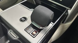 LAND ROVER RANGE ROVER 3.0 D300 SE 4dr Auto 5681690