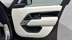 LAND ROVER RANGE ROVER 3.0 D300 SE 4dr Auto 5681679