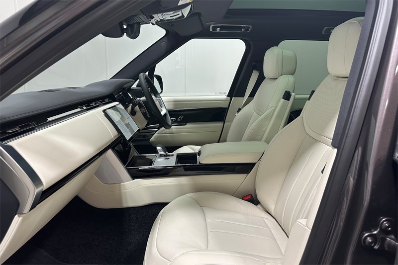  LAND ROVER RANGE ROVER 3.0 D300 SE 4dr Auto 5681669