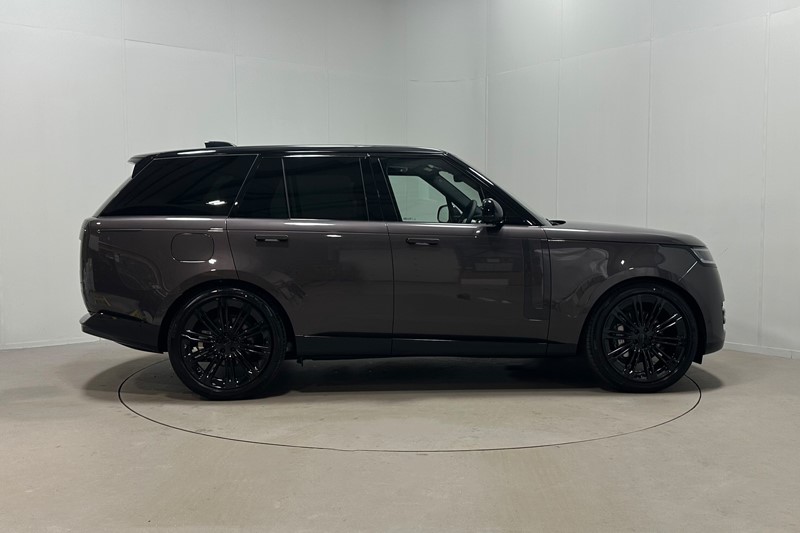  LAND ROVER RANGE ROVER 3.0 D300 SE 4dr Auto 5681671