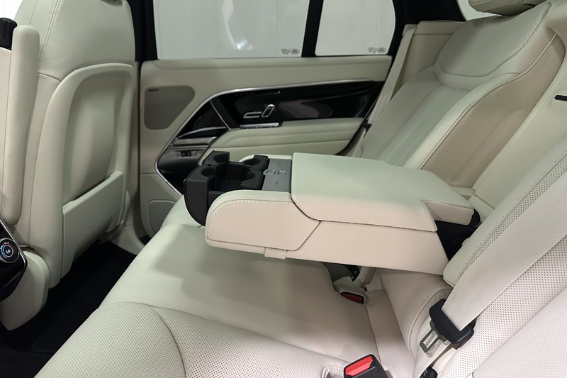  LAND ROVER RANGE ROVER 3.0 D300 SE 4dr Auto 5681706