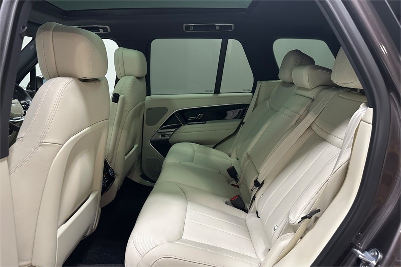  LAND ROVER RANGE ROVER 3.0 D300 SE 4dr Auto 5681670