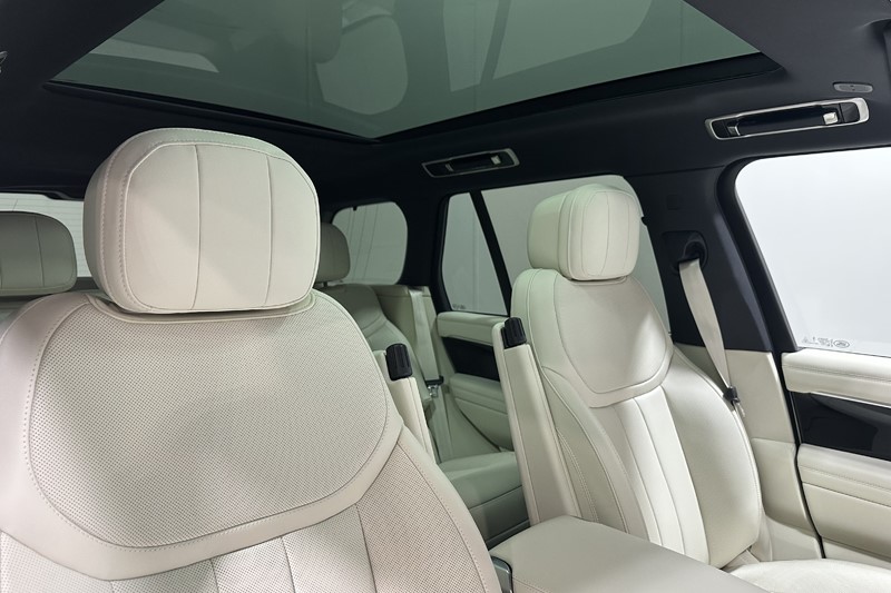  LAND ROVER RANGE ROVER 3.0 D300 SE 4dr Auto 5681685