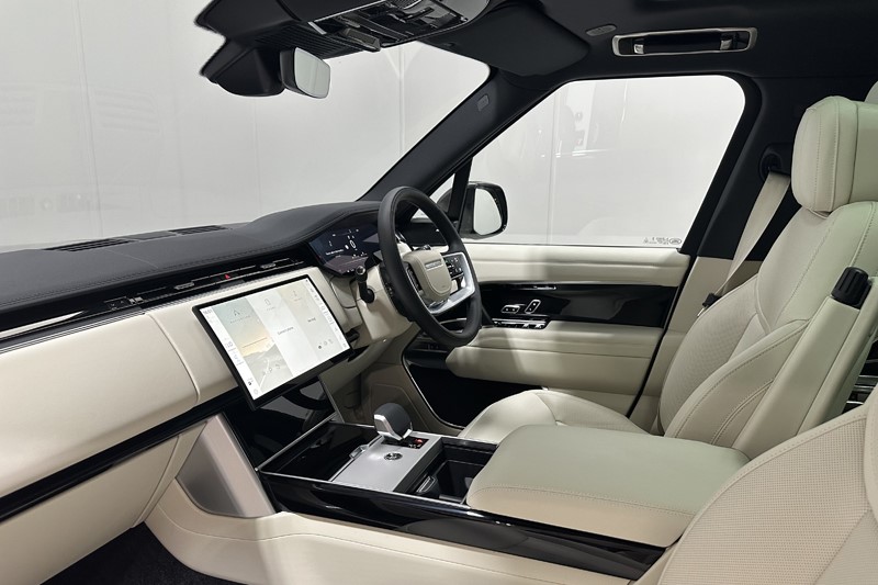  LAND ROVER RANGE ROVER 3.0 D300 SE 4dr Auto 5681701