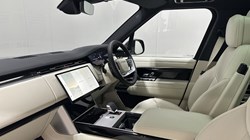 LAND ROVER RANGE ROVER 3.0 D300 SE 4dr Auto 5681701