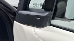 LAND ROVER RANGE ROVER 3.0 D300 SE 4dr Auto 5681680