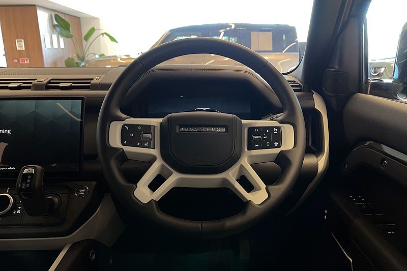  LAND ROVER DEFENDER 3.0 D350 X-Dynamic HSE 130 5dr Auto 5071857