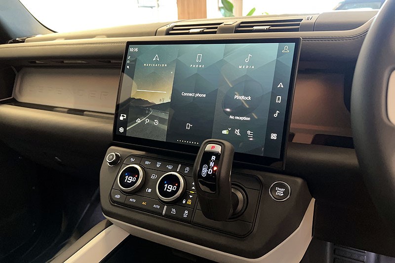  LAND ROVER DEFENDER 3.0 D350 X-Dynamic HSE 130 5dr Auto 5071870