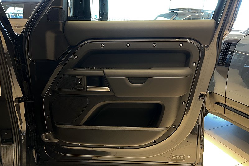  LAND ROVER DEFENDER 3.0 D350 X-Dynamic HSE 130 5dr Auto 5071859